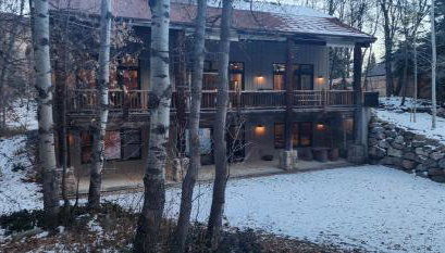 Sundance Spacious Vaulted Ceiling cabin, Hot tub, huge lawn - Foto 2