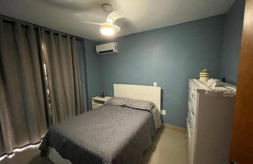 Edf Gil Nogueira-Praia Morro-Guarapari-3º Andar-APTO FTE-SOL MANHA-Piscina-Sauna-02 quartos com Ar -TV Tela Plana-Wi-Fi-Varanda Gourmet -Tela de Proteção - Purificador Água-Airfray-Dois elevadores-01 Garagem-Portaria 24 horas-50 mts da Praia do Morro - Photo 6