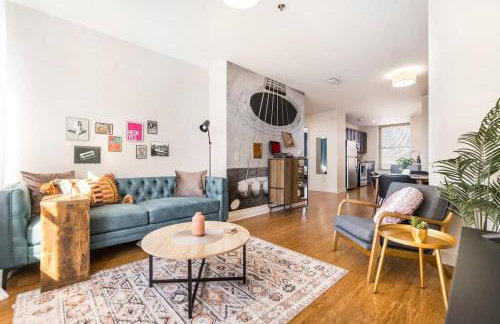 The Lofts at Cherry DT w Amenities - Foto 1