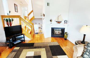 Spacious Oceanfront 3BR Condo with Private Beach in Ideal Hyannis Location - Photo 7