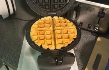 4bdrm Waterfront salt water Pool home with Outdoor theater Game Rm Make up vanities in every room Perfect for Game days and concerts trips to Miami Hard rock stadium and hotel 15 mins away - Foto 14