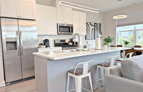 Modern 4BR Townhouse with Parking & Lake Views - WVille rep 4 - Foto 9