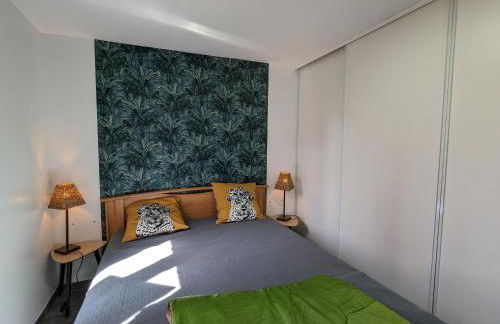 Maison en Berry avec jardin clos et terrasse - draps et ménage inclus - FR-1-591-408 - Foto 5