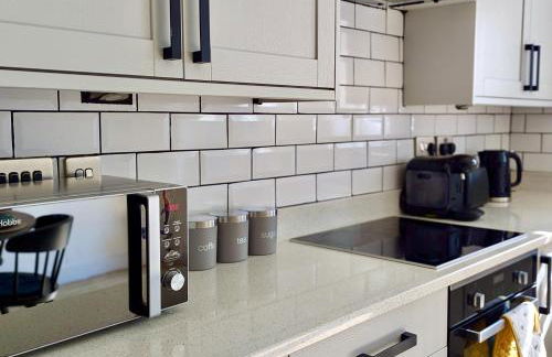 Spacious and Modern Entire Home with Garden - Foto 4