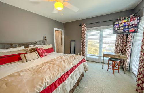 Luxury Stunning Mountaintop Home with Hot Tub and Lake Views - Foto 27