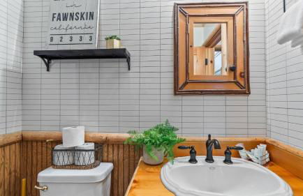 Scenic North Shore Stay w Games Near Snow Summit Lakeview Lodge by AvantStay - Foto 21