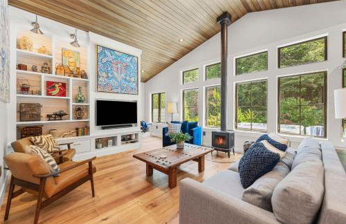 Mountain-View Retreat with Hot Tub & Waterfalls - Foto 5
