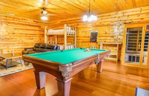 Cozy Creekside Log Cabin w Firepit, Hot Tub, WIFI - Foto 7