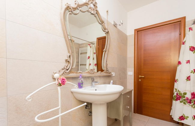 Cozy Apartment With Large Garden - Photo 9