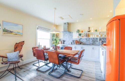 Stunning Cromer beach house with sea views - Photo 20