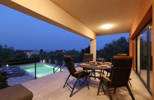 Apartment Serenity with Private Pool Near the Beach - Photo 8