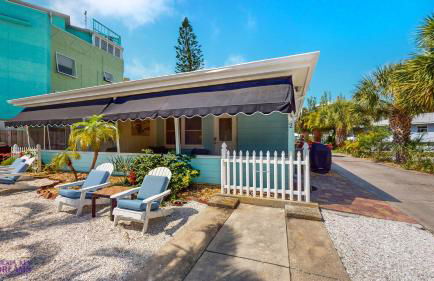 100 Steps to beach access - 5 minute walk to the Village - Private Porch - Foto 25