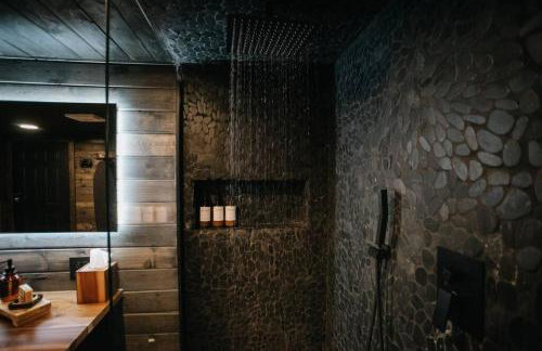 Luxe Nordic Barndominium Retreat at Black Pine - Foto 2