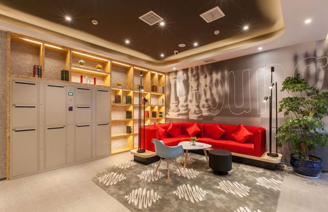 The Ibis Hotel - Photo 5