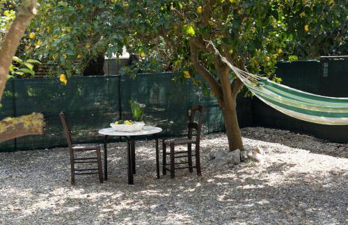 Lemon Garden Camper - Photo 17