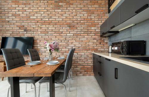 Elegant Studio with Air Conditioning Near the Airport in Wroclaw by Noclegi Renters - Foto 6