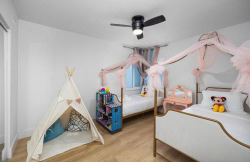 NEW Lux 5BR Villa Near Disney, Knotts, LA, OC with Hot Tub & Games - Photo 65