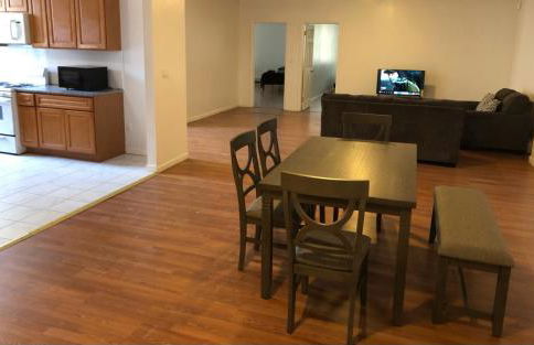 Large apartment, sleeps up to 10 people comfortably, direct NYC Manhattan train only 5 minute walk away, MetLife Stadium FIFA World Cup 25 minutes away - Foto 2