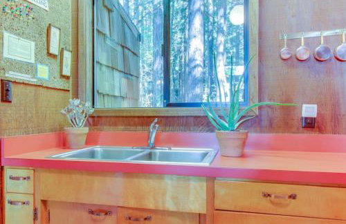 The Redwood House - Photo 15