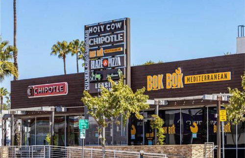 Cheerful house with EV, Parking & backyard - Foto 4