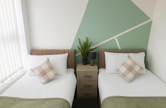 4-Bedroom House sleeps 9 in Liverpool Perfect for Contractors - Free Parking - Fast WiFi - Fully Equipped Kitchen - Hosted by By Hinkley Homes Short Lets & Serviced Accommodation - Foto 10