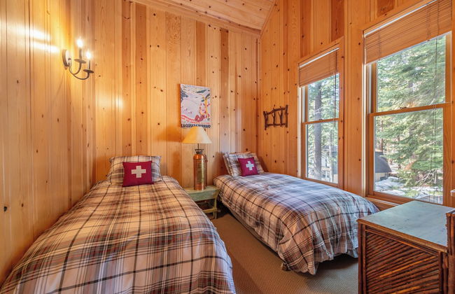 Private Cozy and Central Cabin with Deck by Sierra Getaways - Foto 2