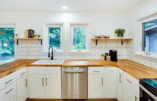 Fully Remodeled Saugerties Retreat on 7 Acres! - Foto 12