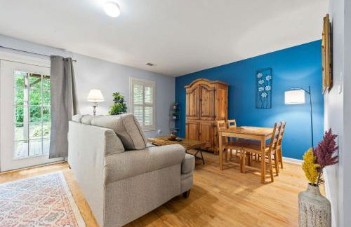 Pool and Patio, 8 minutes from Mall of Georgia! - Foto 2