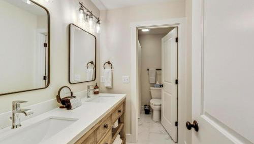 Parking! Hot tub! 10 min walk to beach - Foto 5