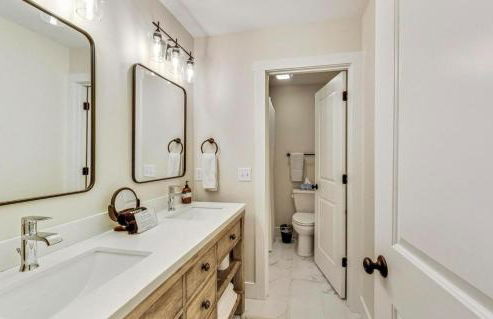 Parking! Hot tub! 10 min walk to beach - Foto 5