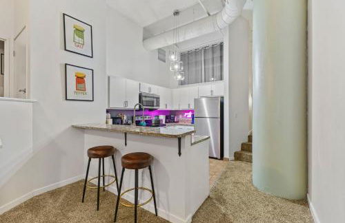 2BR Downtown Gem with Arcade games! - Sleeps 7 - Near Convention Center - Stadium - Photo 43