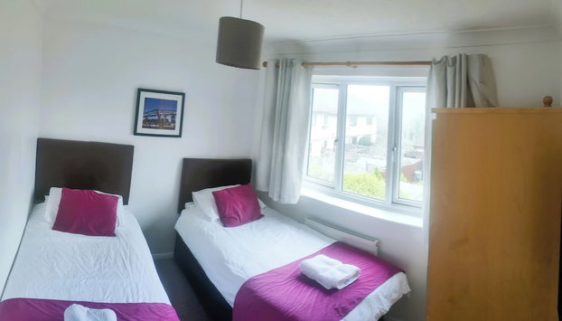 The Worthys - Photo 5, Room