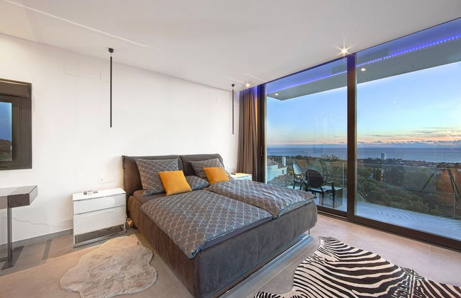 Villa in Marbella With Private Heated Pool - Photo 5