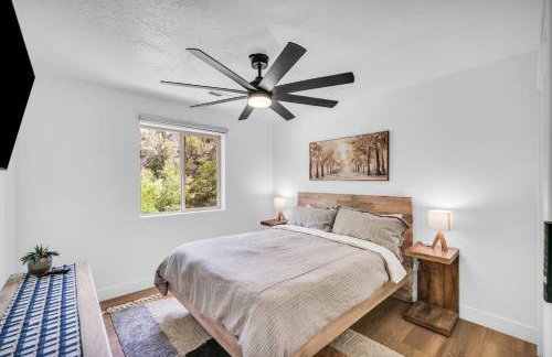 Zion Plush Family Escape HotTub, Games, Sleeps 14 - Photo 18