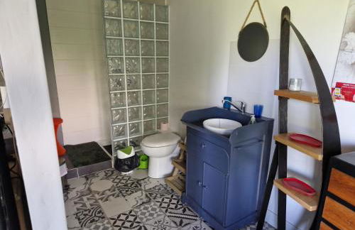 Gite L'Atelier studio de plain pieds accès piscine - Foto 10