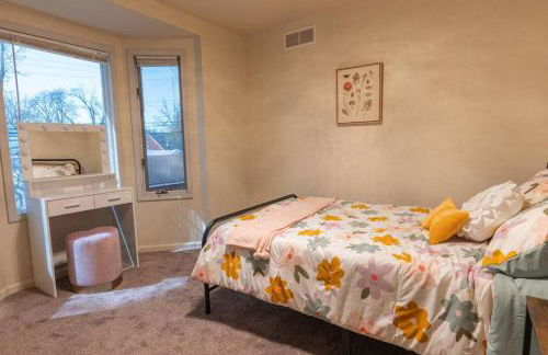 4 Bedroom 2 and a half bath that Sleeps 8 Near it all Ford Telegraph - Foto 33