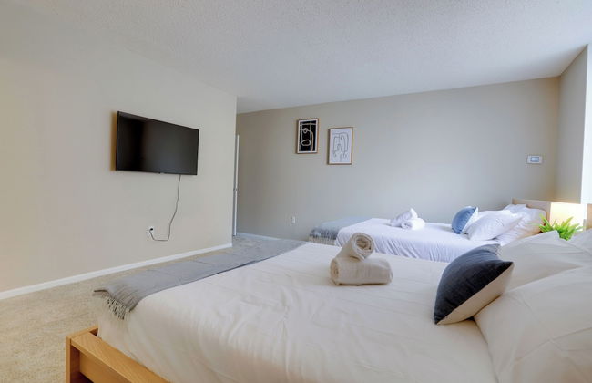 Modern Apartment with Top Amenities - Photo 4