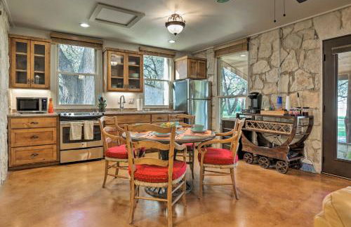 Blanco Riverfront Historic Home, 3 Mi to Downtown! - Foto 7