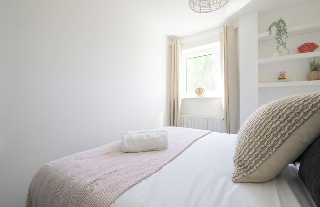 2 Bed Apartment Overlooking Water - Foto 8