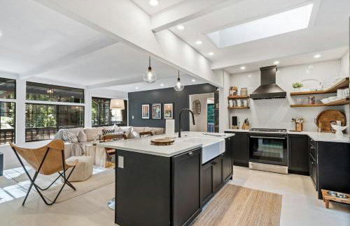 Relaxing Home Among The Redwoods - Dog-Friendly - Photo 4