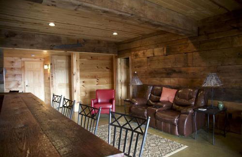 Stunning Private Cabin Getaway with Gorgeous Fireplace near Quincy, Illinois - Foto 24