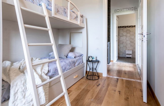 JOIVY Superb Villa For 7 W/Backyard And Bbq Area In Vaccarezza - Foto 11