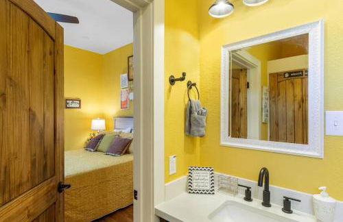 Stockyards-3/4 mile away!-Sleeps 8-Americana House - Foto 40