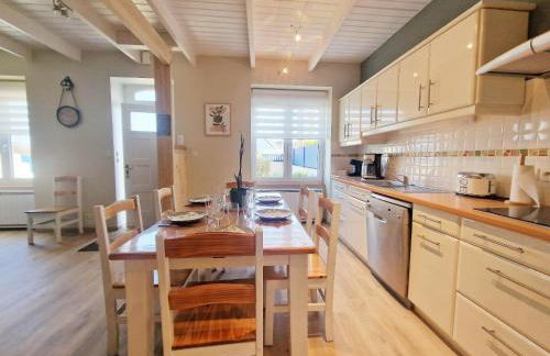 Charming Breton Holiday Home Right by the sea - Photo 90