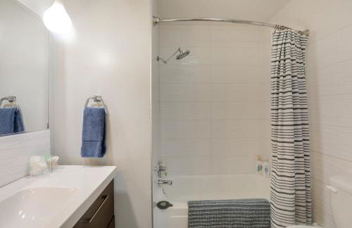 The Modern Ridge House with Yard in Wheat Ridge - Foto 24