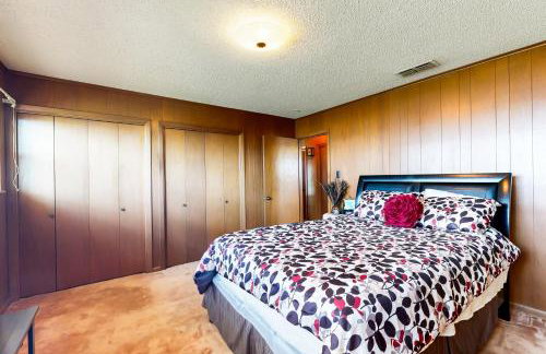 Laid-Back Lake House with Wraparound Deck - Foto 11