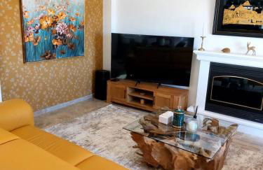 Luxury Villa with Pool & Garden - Foto 16