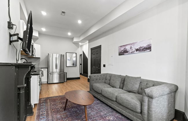 Historic DC Gem Spacious Rowhouse Private Patio - Photo 27