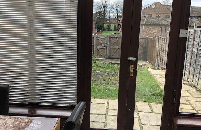 Lovely 3-bed House in Farnham Royal Slough - Foto 5