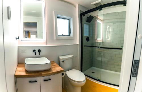 Modern Tiny House with hot tub & river near Stowe - Foto 7